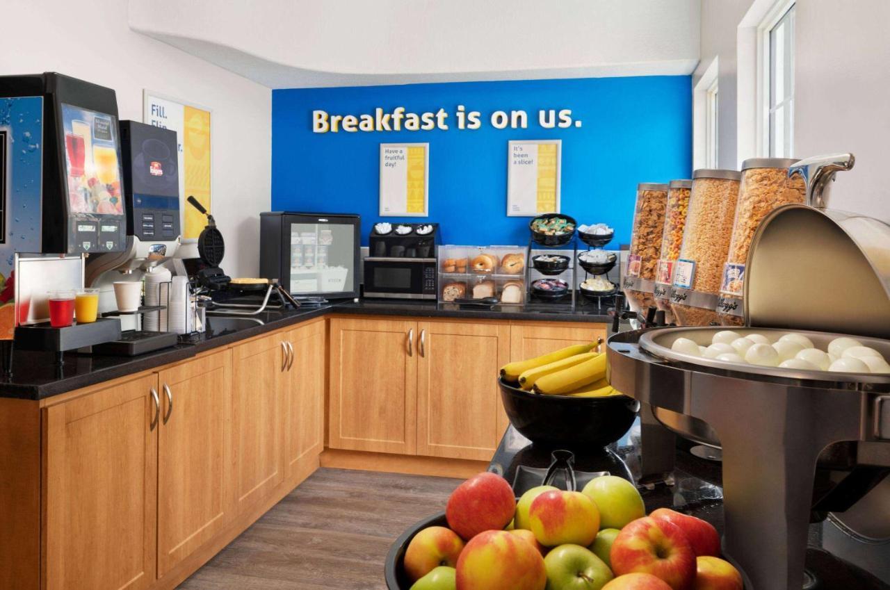 Days By Wyndham Hotel Guelph